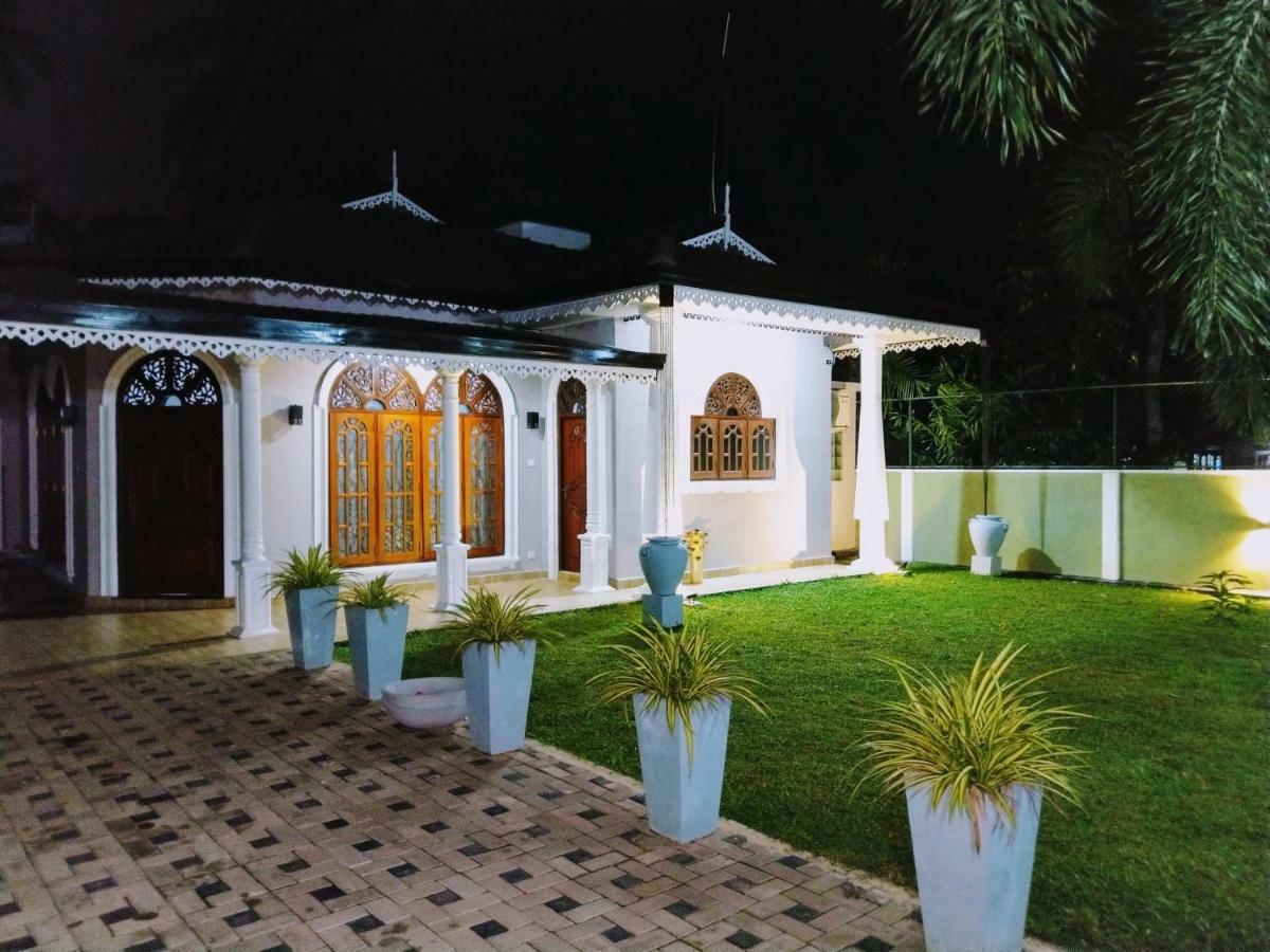 The Kaktus House At Airport Hostel Katunayaka Exterior photo