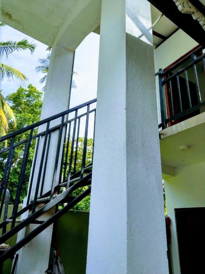 The Kaktus House At Airport Hostel Katunayaka Exterior photo
