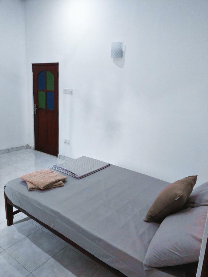 The Kaktus House At Airport Hostel Katunayaka Exterior photo